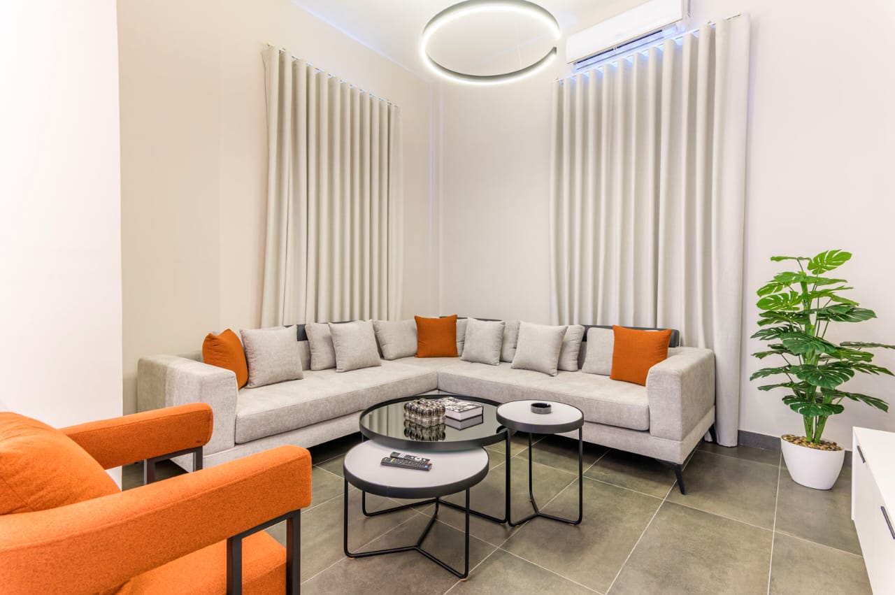SAIFI300 Living Room